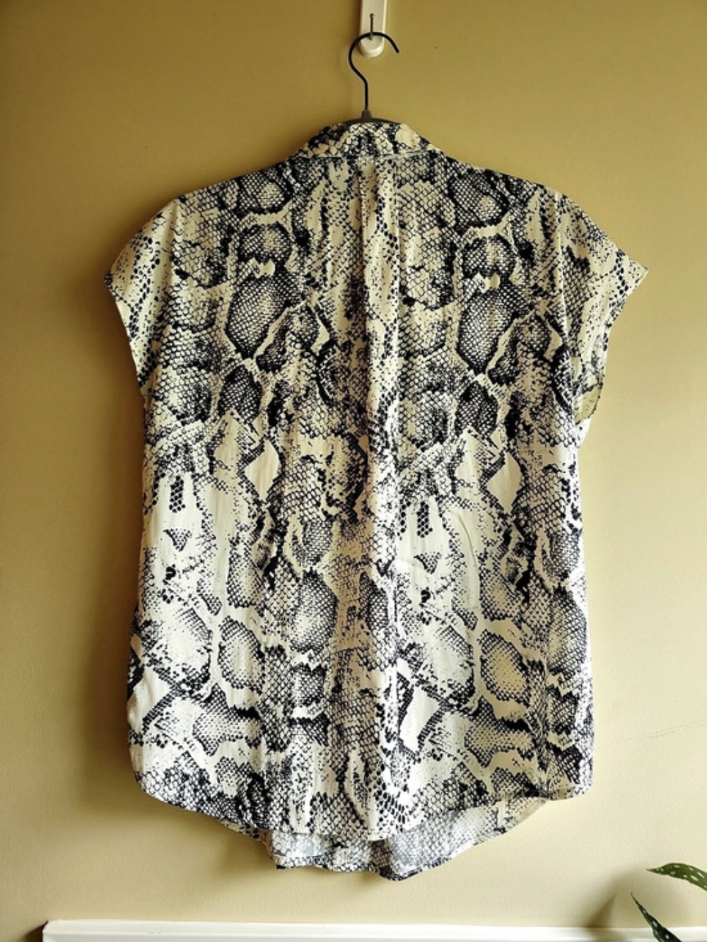 philosophy Animal Print Blouse in White & Black Size MM Like New